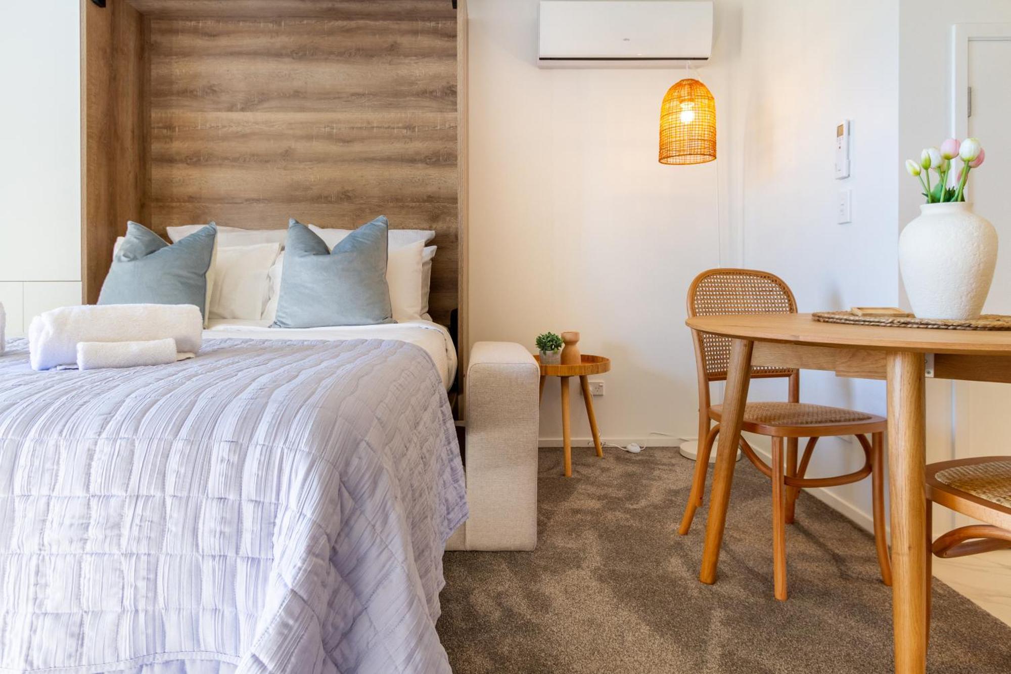 Downtown Delight: Studio At 8 Wilmer With Backyard Christchurch Exterior photo