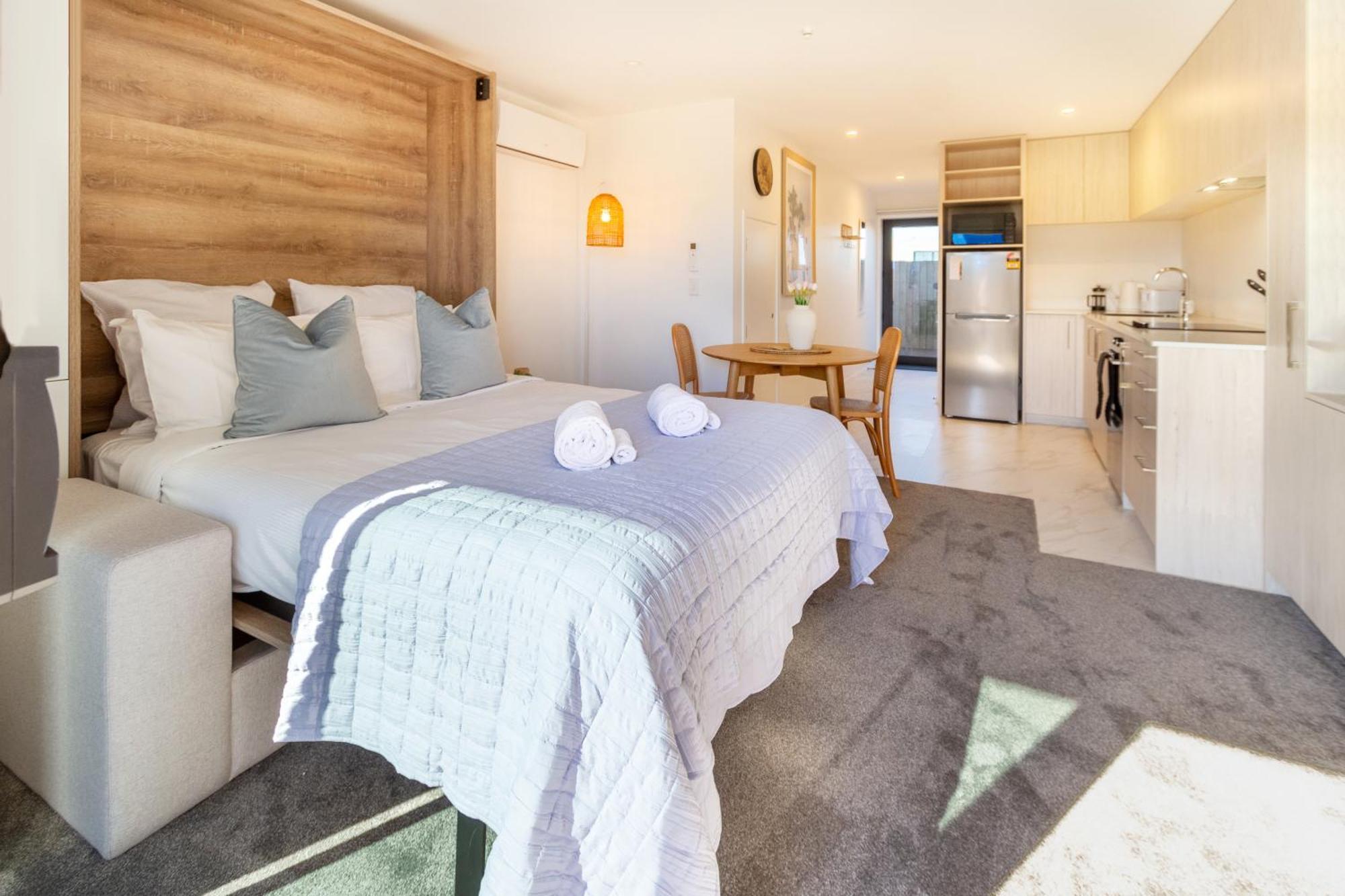 Downtown Delight: Studio At 8 Wilmer With Backyard Christchurch Exterior photo
